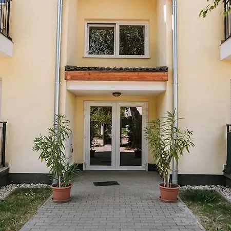 Igenyes & Ujszeru Studio A Napfenyfurdo Kozeleben Apartment *